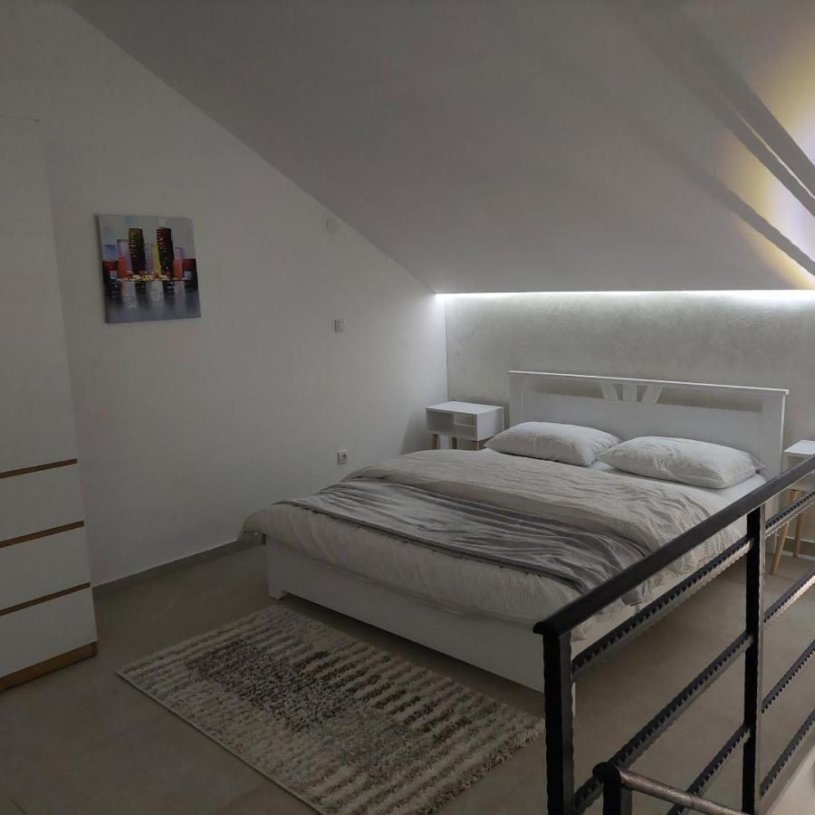 Apartman Lux Jelena Surčin Zewnętrze zdjęcie
